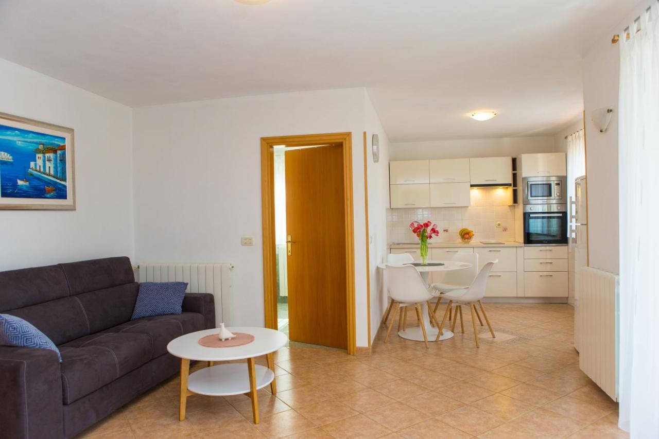 Lorena Apartman *