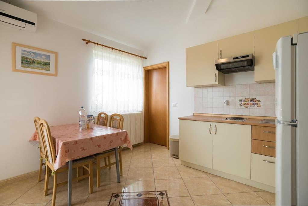 Lorena Apartman *