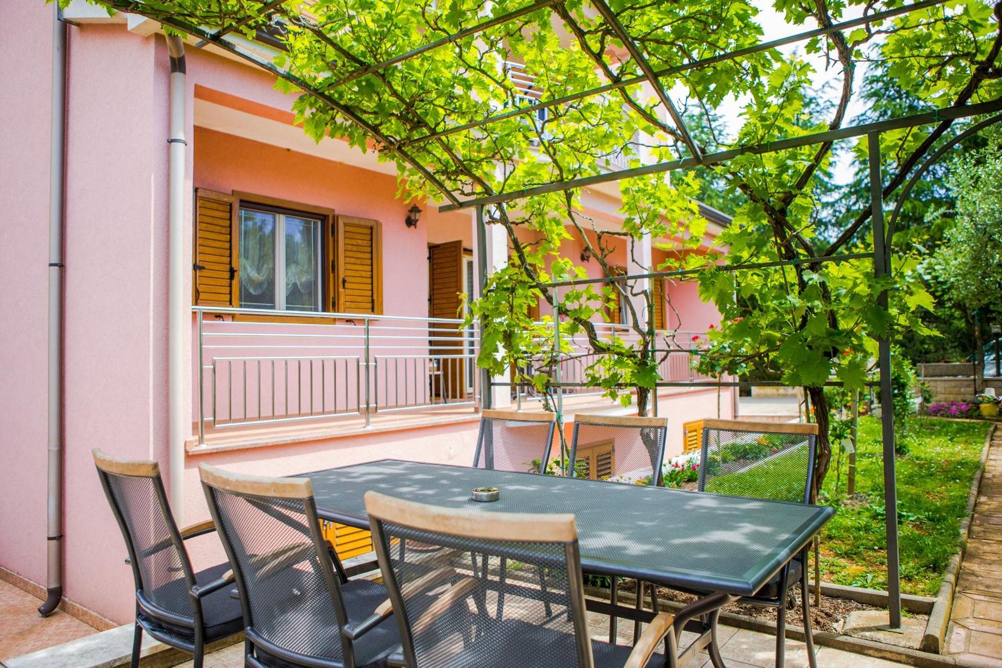 Lorena Apartman
