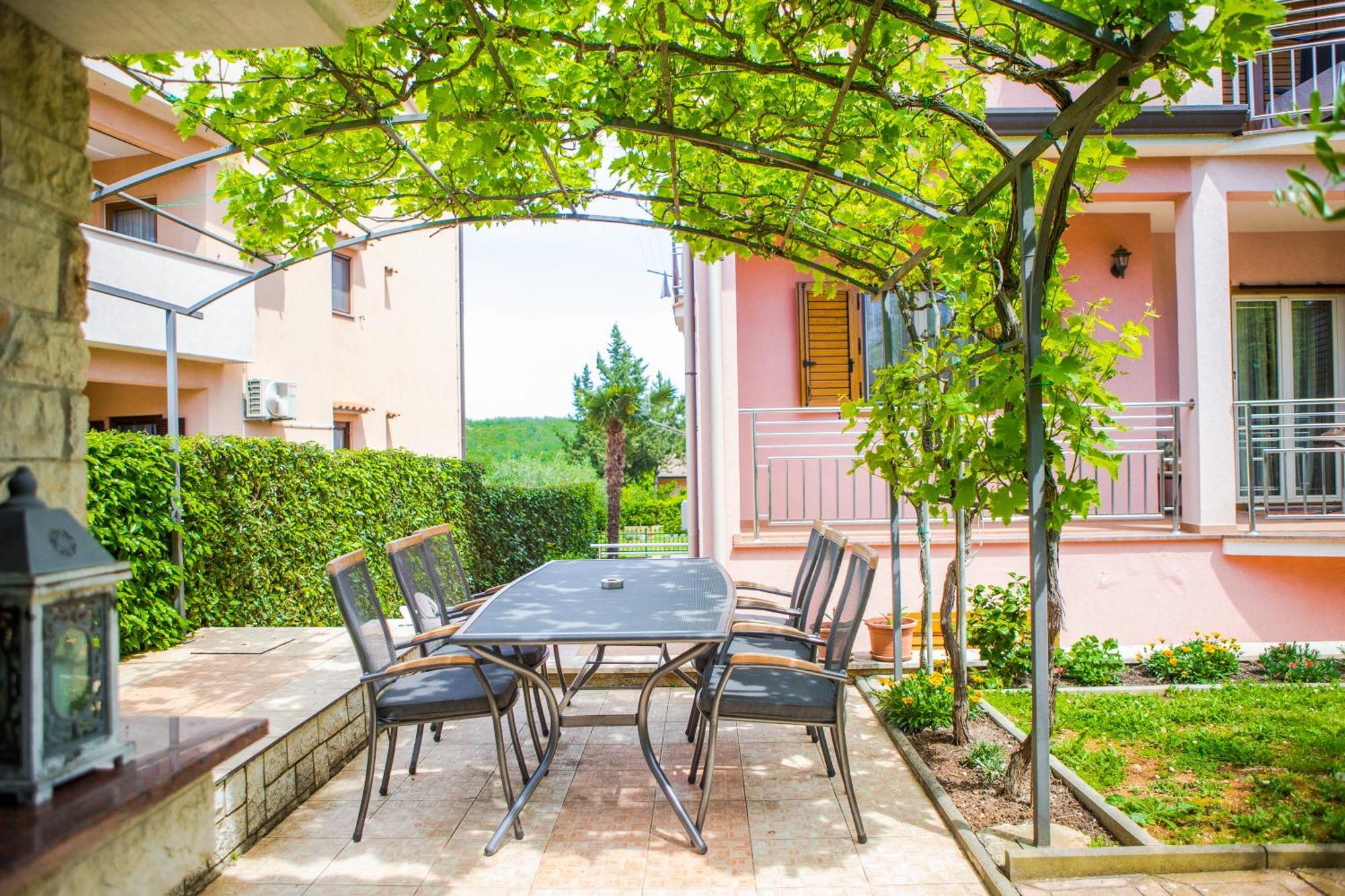 Lorena Appartement *