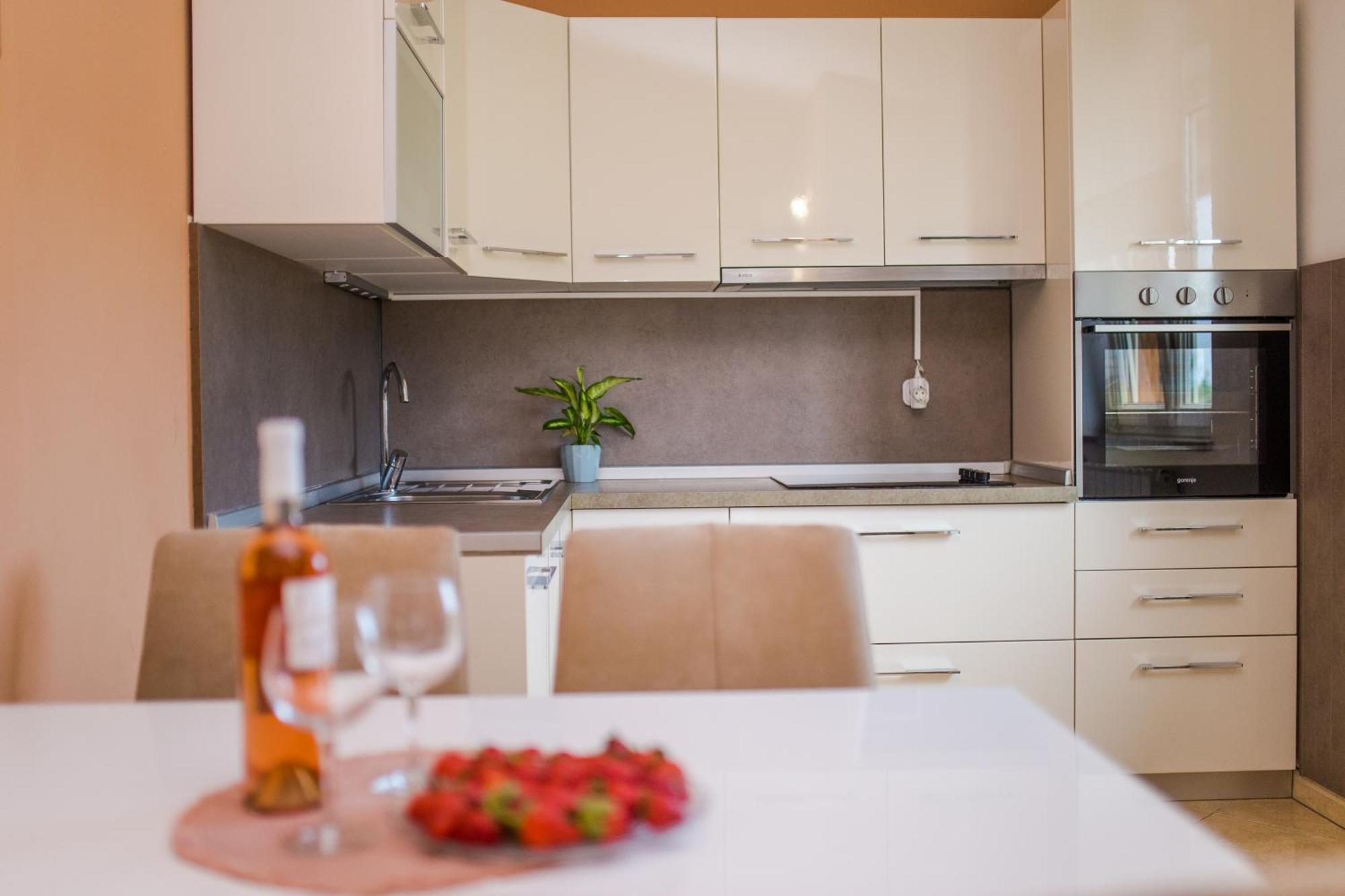 Lorena Apartment *